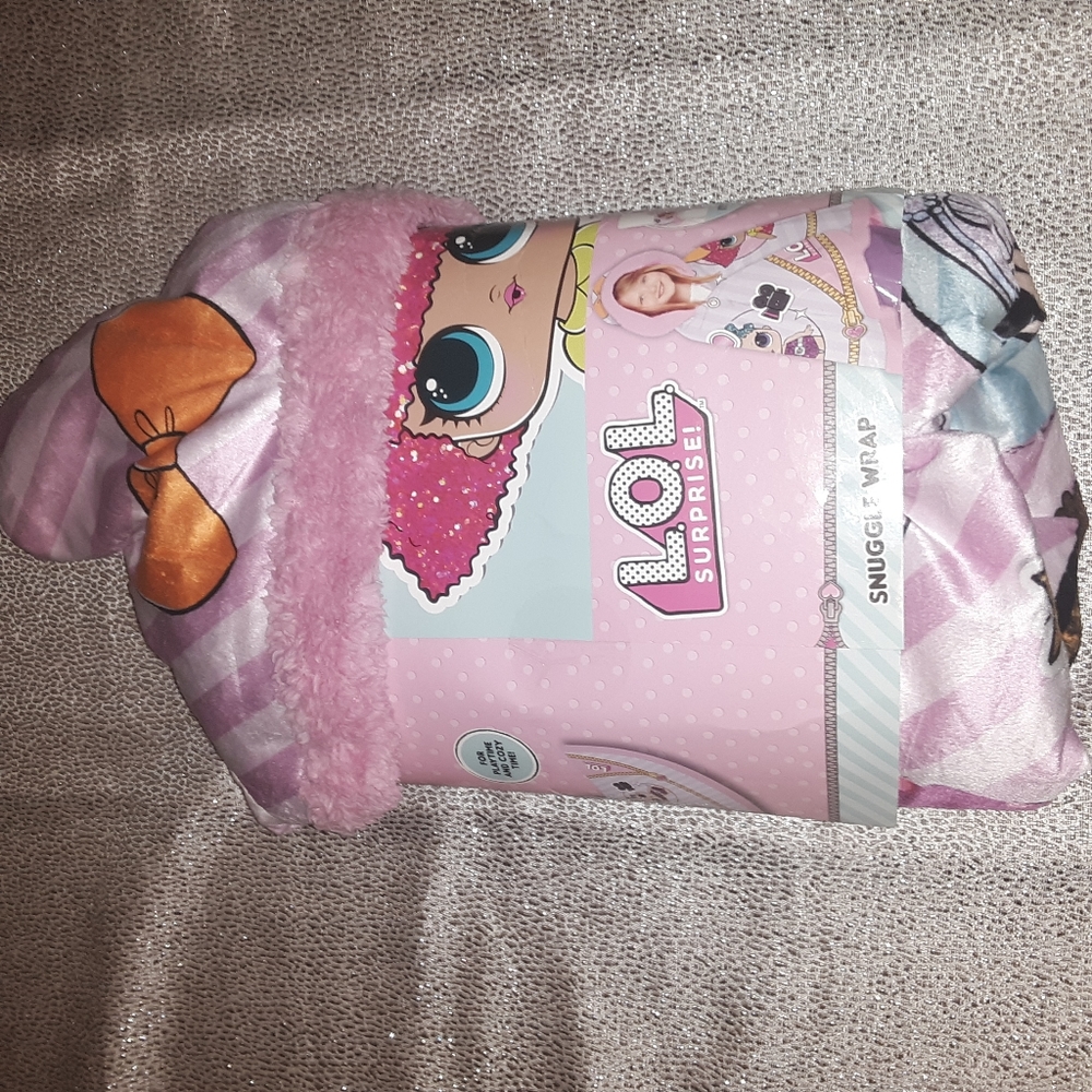 LOL Surprise Snuggle Wrap
